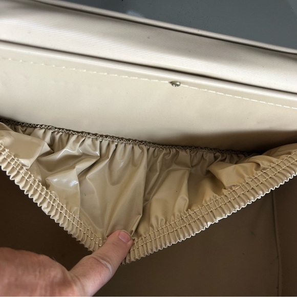 Samsonite Gold Travel Bag - Picture 8 of 13